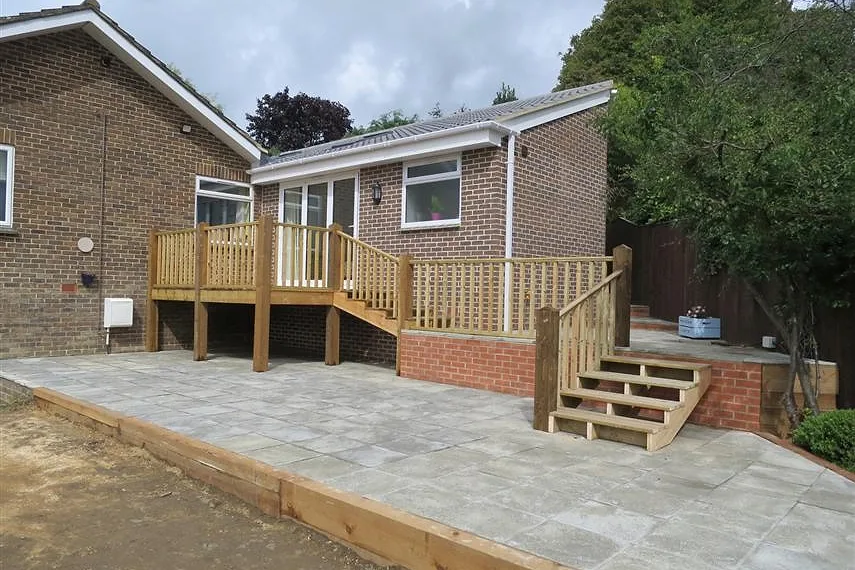 Field Rise, Old Town, Swindon: Large extension by A.P. Berrystone